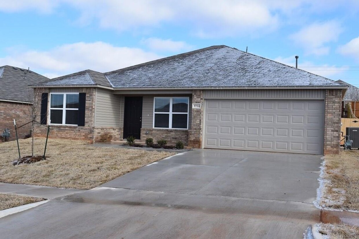 Foto principal - Very Nice 4 Bedroom 2 Bath Home in Yukon S...