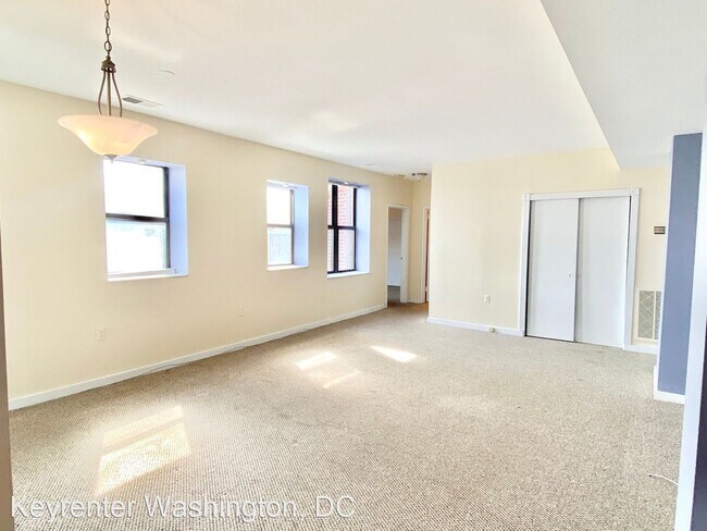 Foto del edificio - 1 br, 1 bath House - 66 New York Ave, NW U...