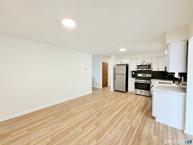 Foto del edificio - 76 Highland Ct