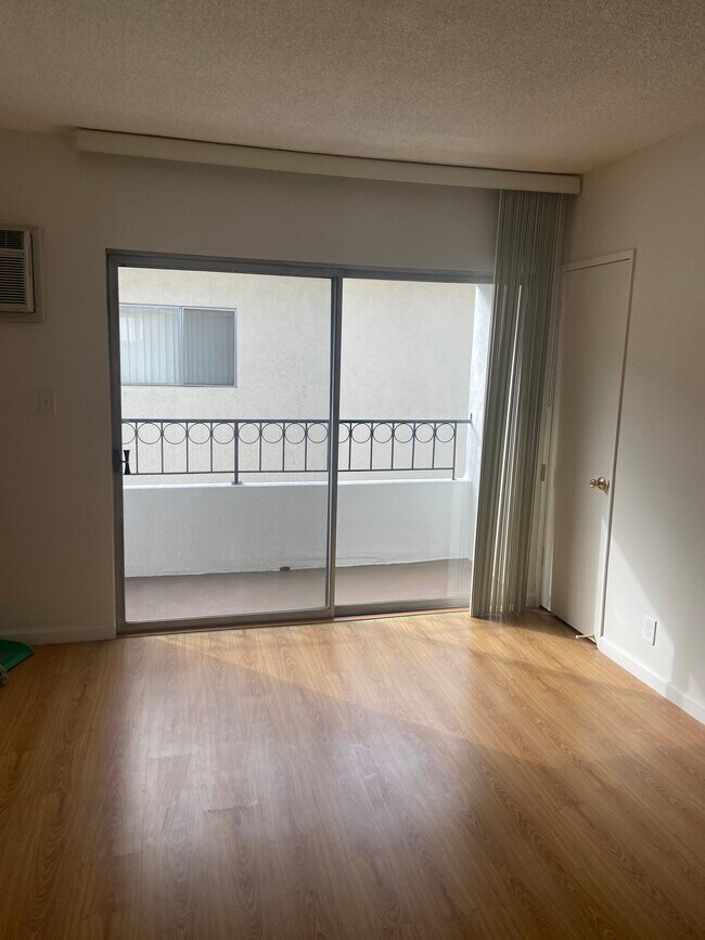 Foto del edificio - 541 N Kings Rd