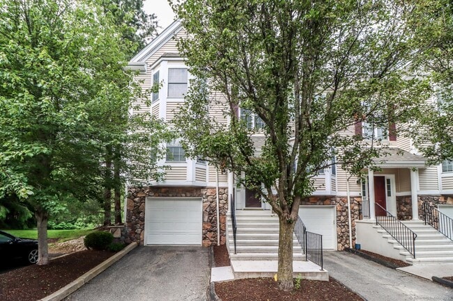Building Photo - 601 Larson Dr