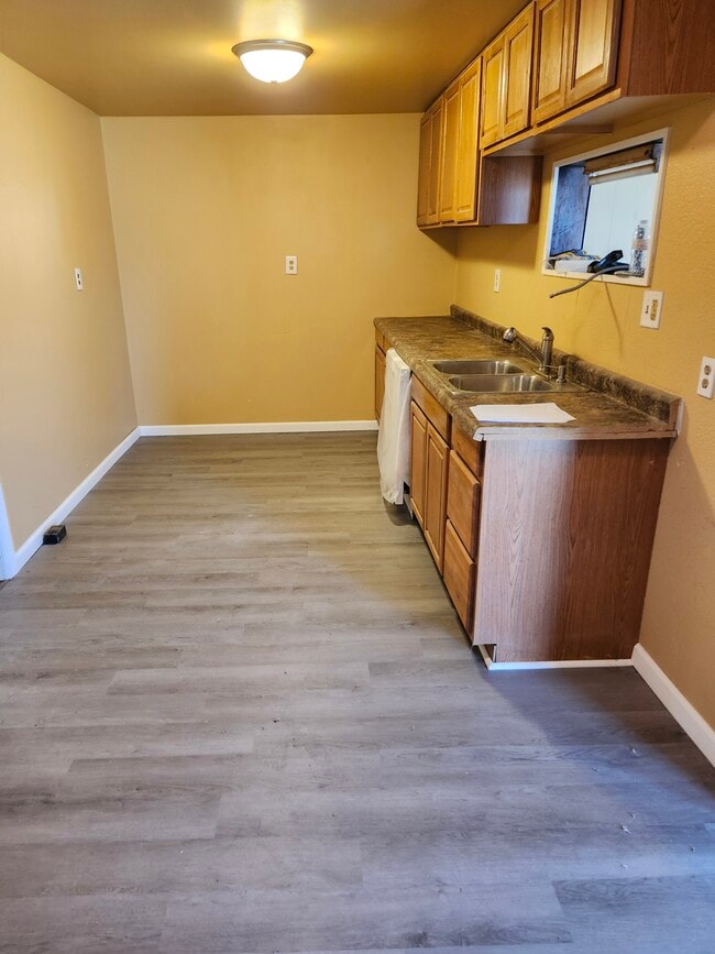 Building Photo - 206 McMartin St