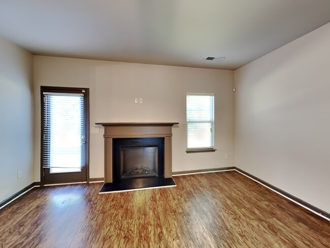 Building Photo - $500 off Rent! Nice 4 Bedroom Home located...