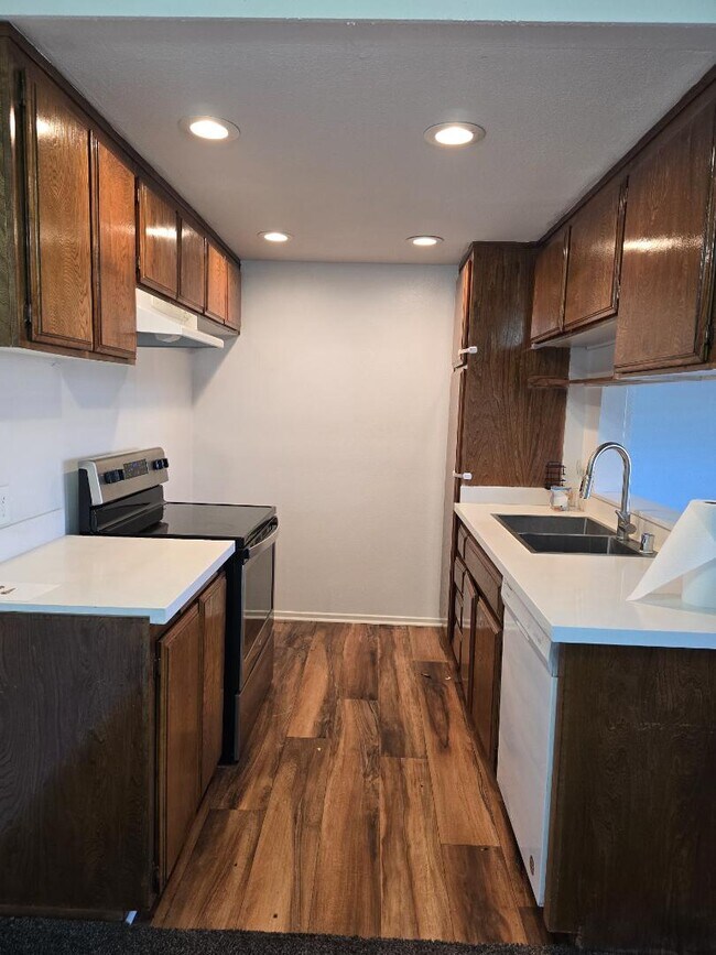 Foto del edificio - 1735 E Washington St