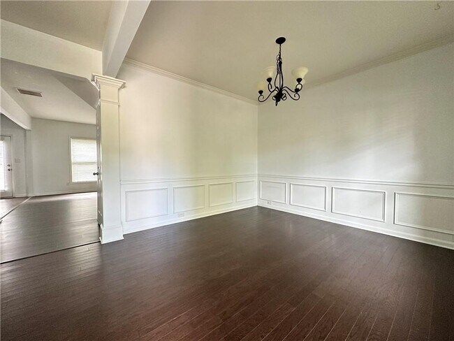 Foto del edificio - 6026 Trail Hikes Dr