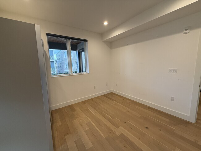 Foto del edificio - 946 Saratoga St