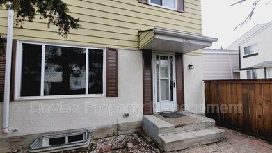 Building Photo - 268 Primrose Gardens