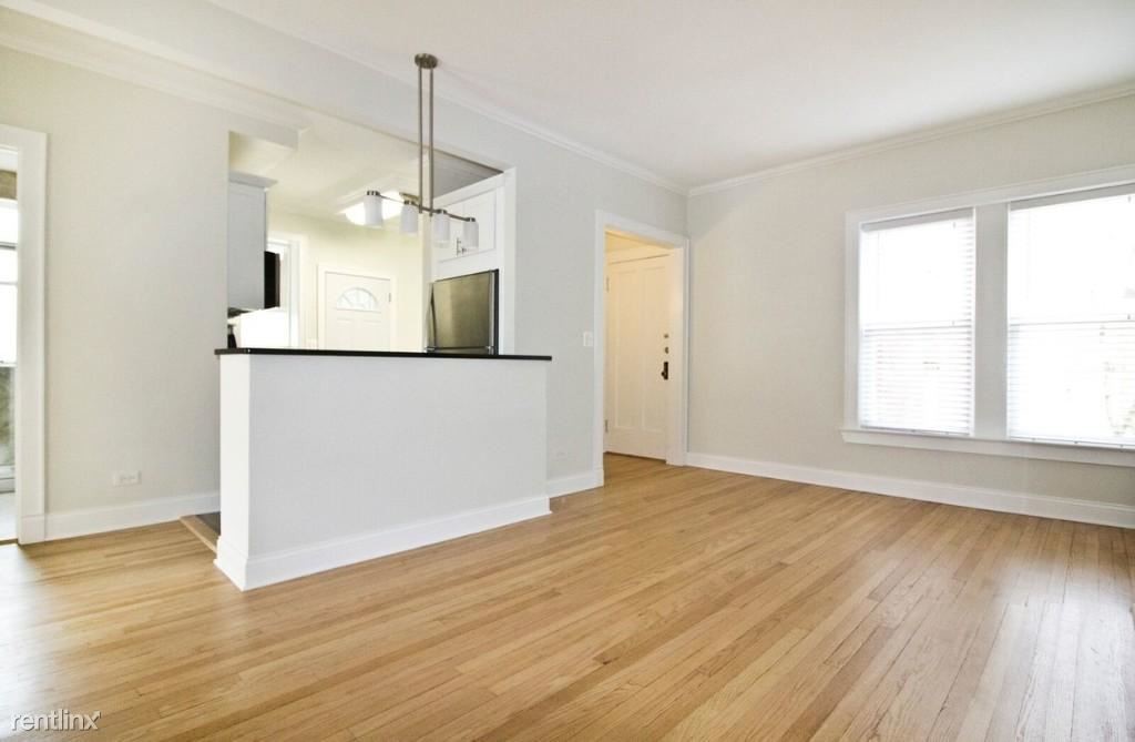 Primary Photo - 2109 W Eastwood Ave
