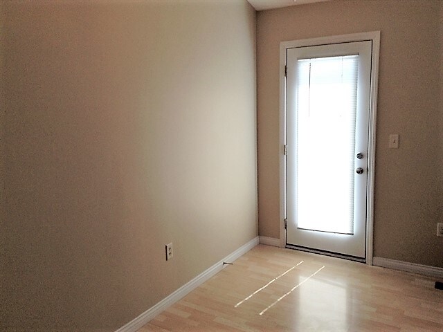 Building Photo - 689 Ackerly Dr