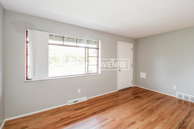 Building Photo - 3456 Tangent DR
