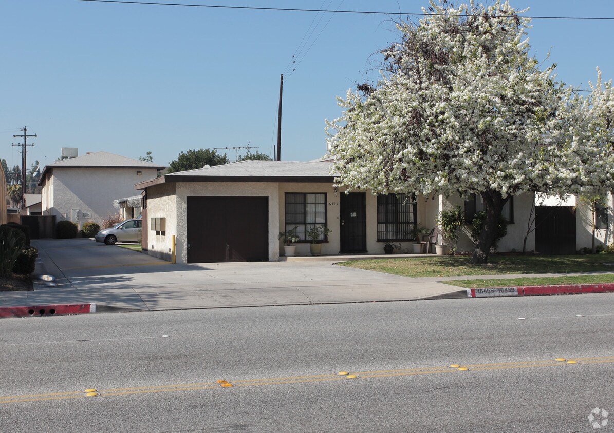 1645116455 Woodruff Ave, Bellflower, CA 90706 Apartments in
