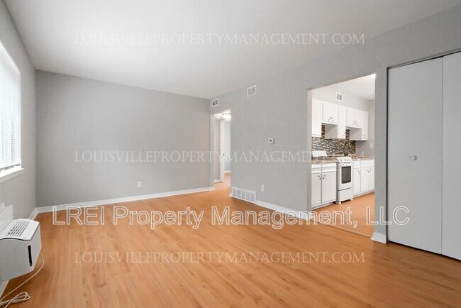 Building Photo - 2423 Lindsay Ave