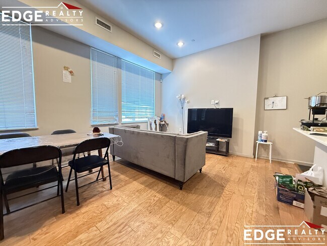 Building Photo - 53 Glenville Ave