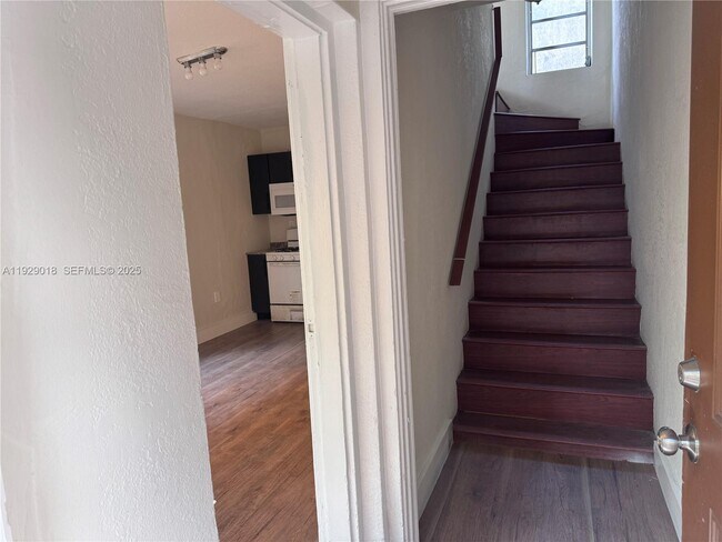 Foto del edificio - 20 NW 17th Pl