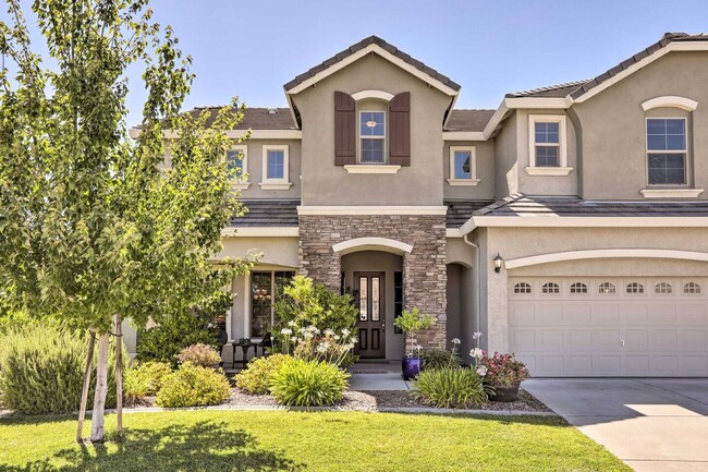 Foto del edificio - BEAUTIFUL ROCKLIN HOME WITH 5 BEDROOMS, 4....