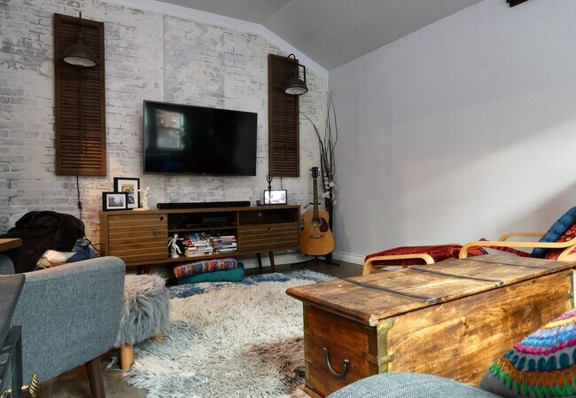 Livingroom - 816 Ferry St SW
