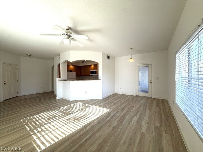 Foto del edificio - 6160 Rumrill St