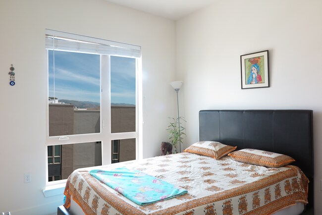 Bedroom (Guest) - 430 Montague Expy