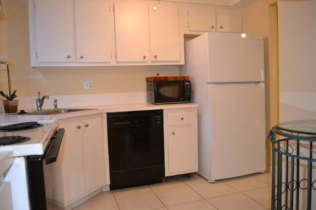 Building Photo - 18081 SE Country Club Dr