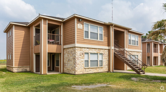 Frente del apartamento - El Pueblo Dorado Apartments