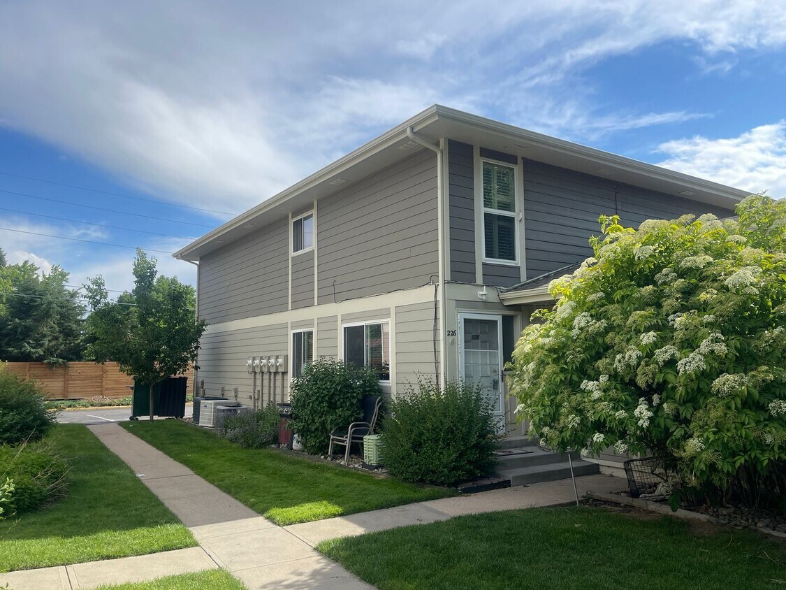 Primary Photo - Charming 2-Bed, 2-Bath Condo in Prime Loca...