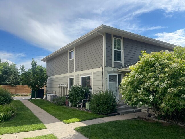 Building Photo - Charming 2-Bed, 2-Bath Condo in Prime Location Near Cherry Creek