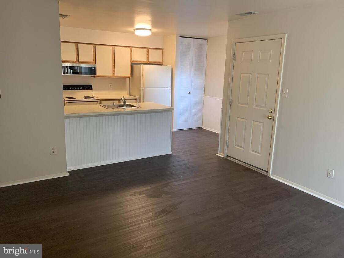 103 Ashton Ct, Mantua Township, NJ 08051 Room for Rent in Mantua