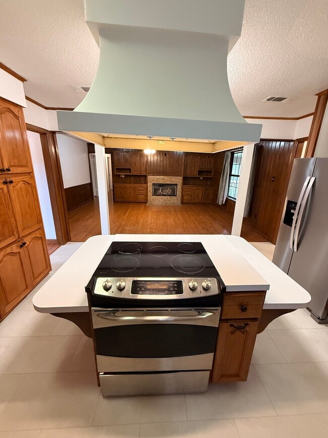 Building Photo - 11362 Davis Rd