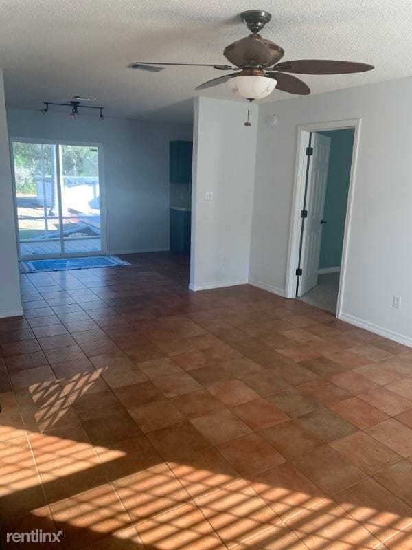 Foto del edificio - 3 br, 2 bath House - 8616 Olivera St