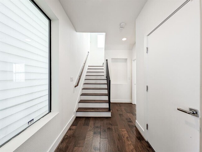 Foto del edificio - 707 Bayou St