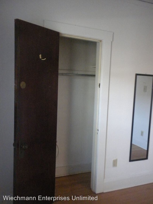 Foto del edificio - 2957 N Bartlett Ave