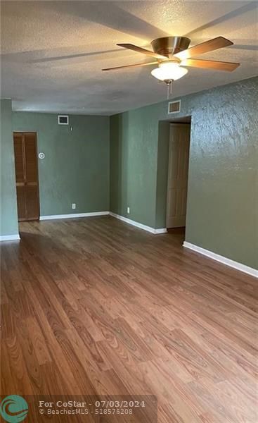 Building Photo - 509 Gardens Dr