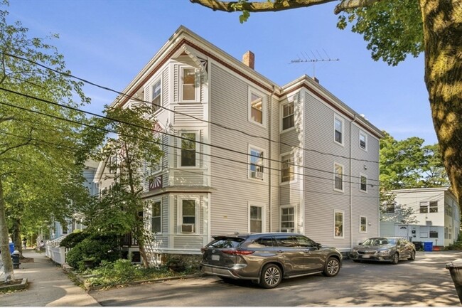 Building Photo - 112 Chestnut St