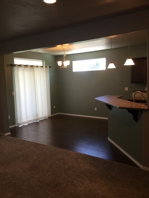 Building Photo - Beautiful 3 bedroom, 2.5 bath in the  Hamp...