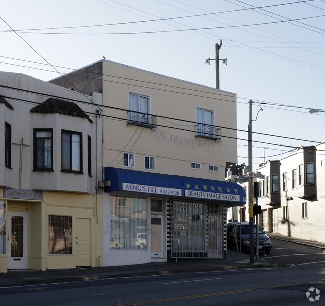 Building Photo - 13-17 Guttenberg St