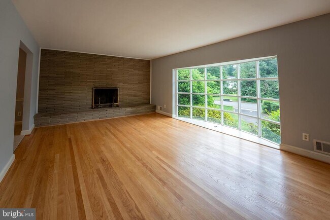 Foto del edificio - 6438 Woodville Dr