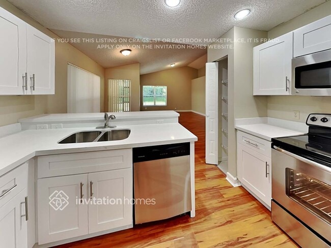 Foto del edificio - 8931 Lake Park Cir N