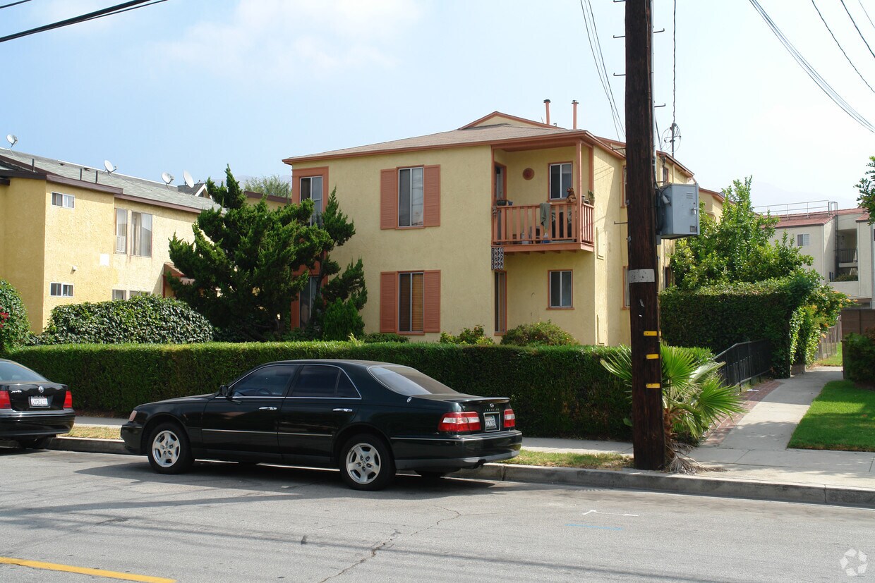16401646 Scott Rd, Burbank, CA 91504 Apartments in Burbank, CA