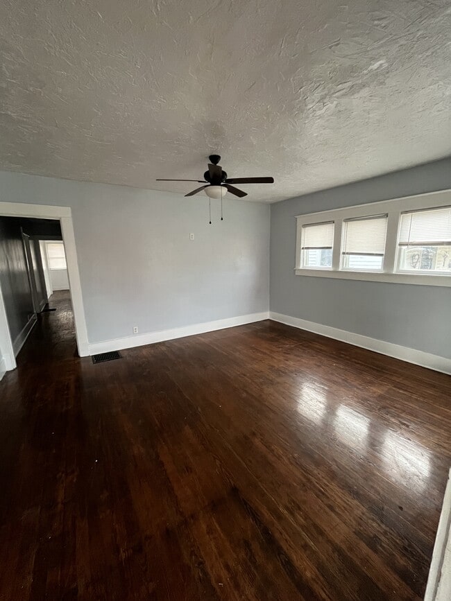 Foto del edificio - 735 W 3rd St