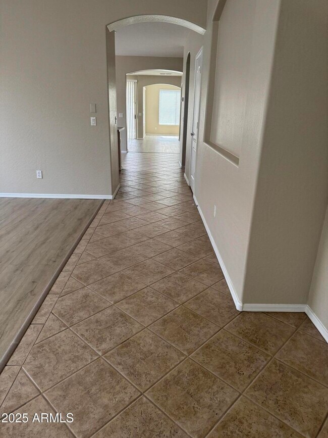 Foto del edificio - 2706 N 115th Dr