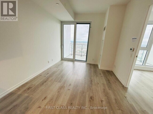 Photo du bâtiment - 1000-1000 Portage Pkwy
