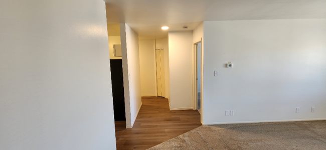 Foto del edificio - 2588 N Frederick Ave