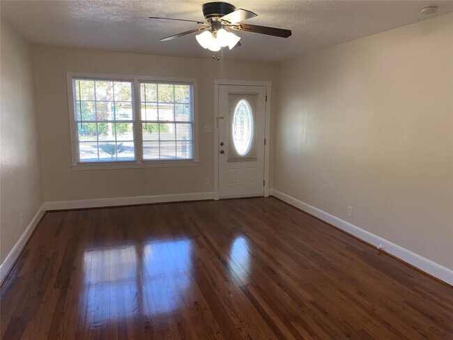 Building Photo - 1016 S Booth Ln