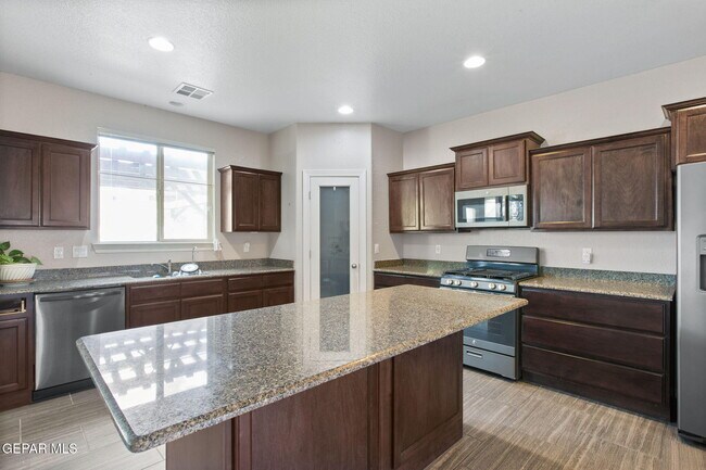 Building Photo - 7129 Long Meadow Dr