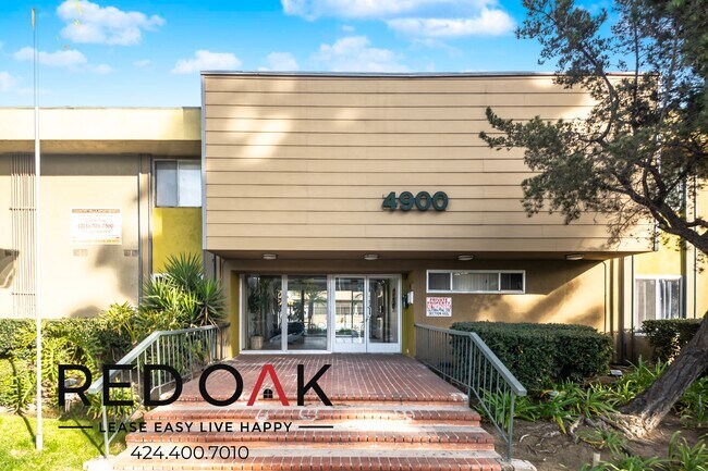 Building Photo - ~1 Month FREE~ Lovely Studio with Hardwood...
