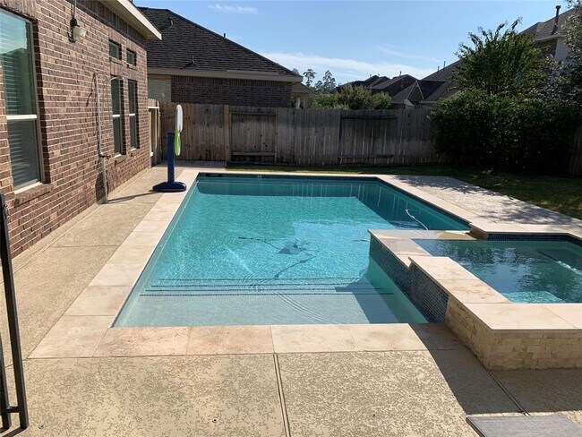Foto del edificio - 25307 Hawthorne Blossom Dr