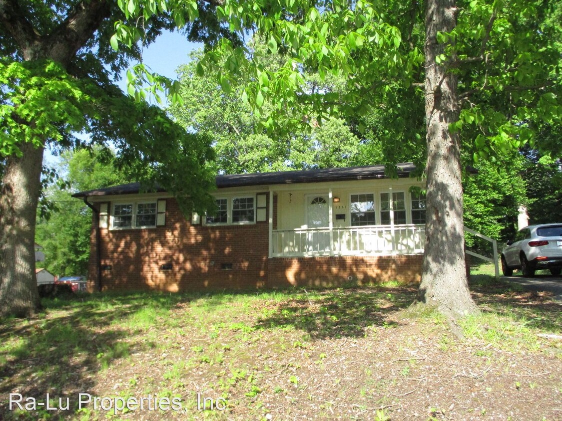 Primary Photo - 3 br, 1 bath House - 1231 W. Sedgefield Dr