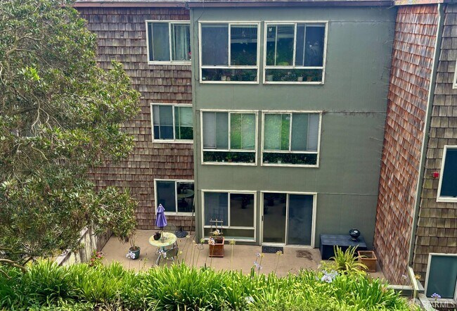 Foto del edificio - 5160 Diamond Heights Blvd