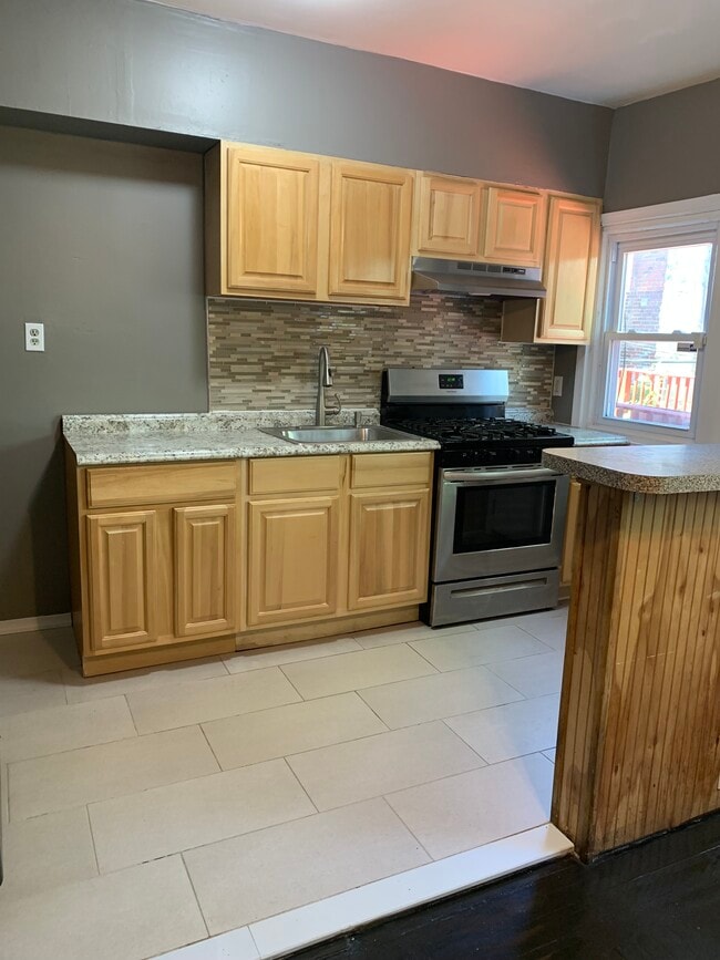 Kitchen - 5235 Beaumont Ave