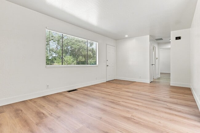 Foto del edificio - 224-A Green Meadow Dr.